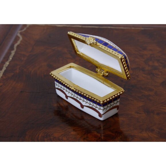 Small hand painted porcelain pill box, tiny elongated dressing table decor, - Picture 7 of 8